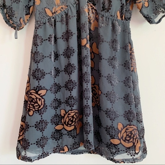Hale Bob Gold & Craft Burnout Floral Tunic Blouse XS Grey - Picture 3 of 7